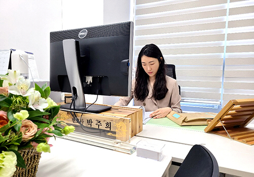 수원변호사, 업무상 횡령 대한 치밀한 분석과 합리적 합의 유도로 신속 종결 이끌어내 이미지